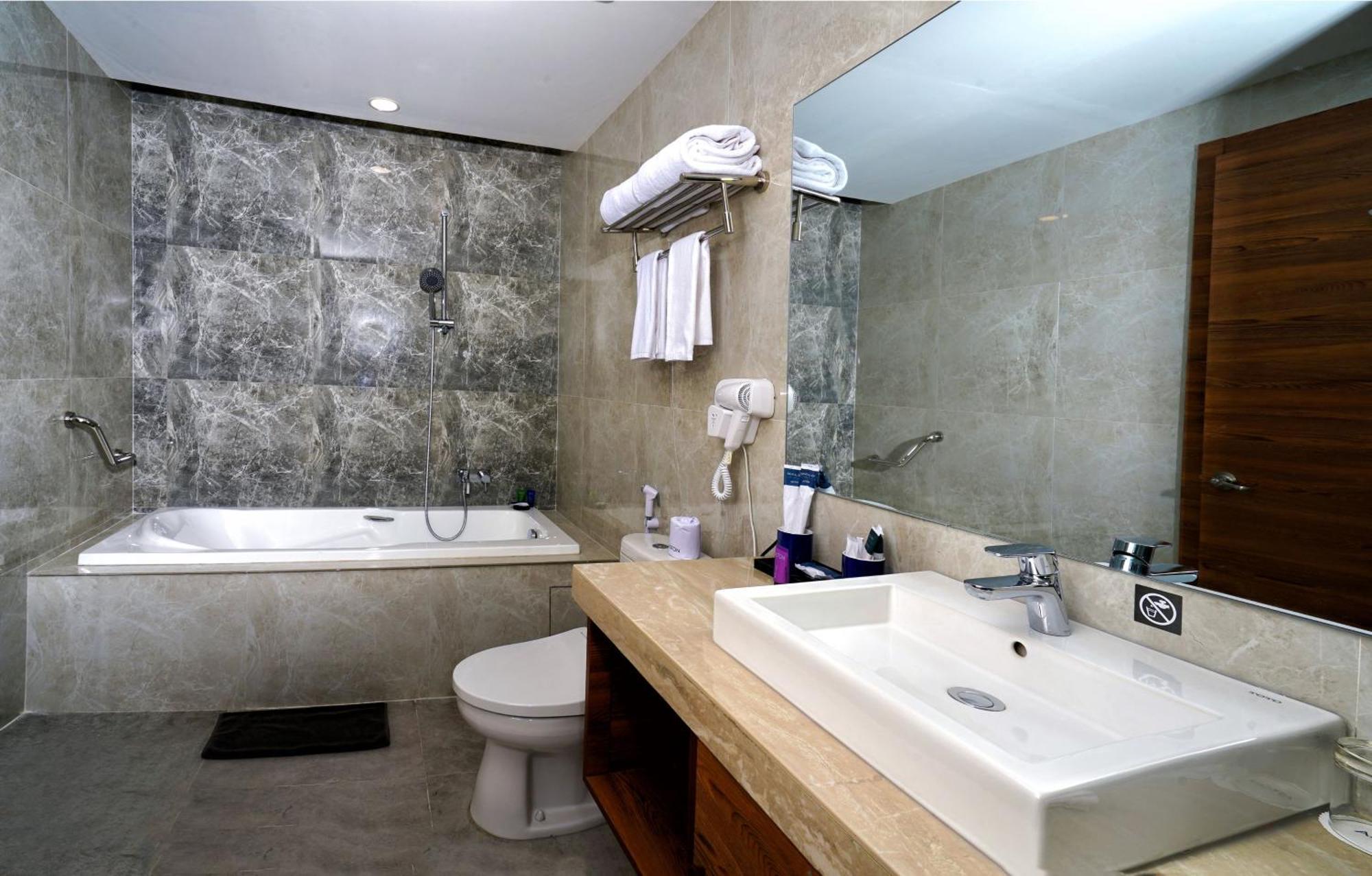Aston Inn Pandanaran Semarang Exterior foto