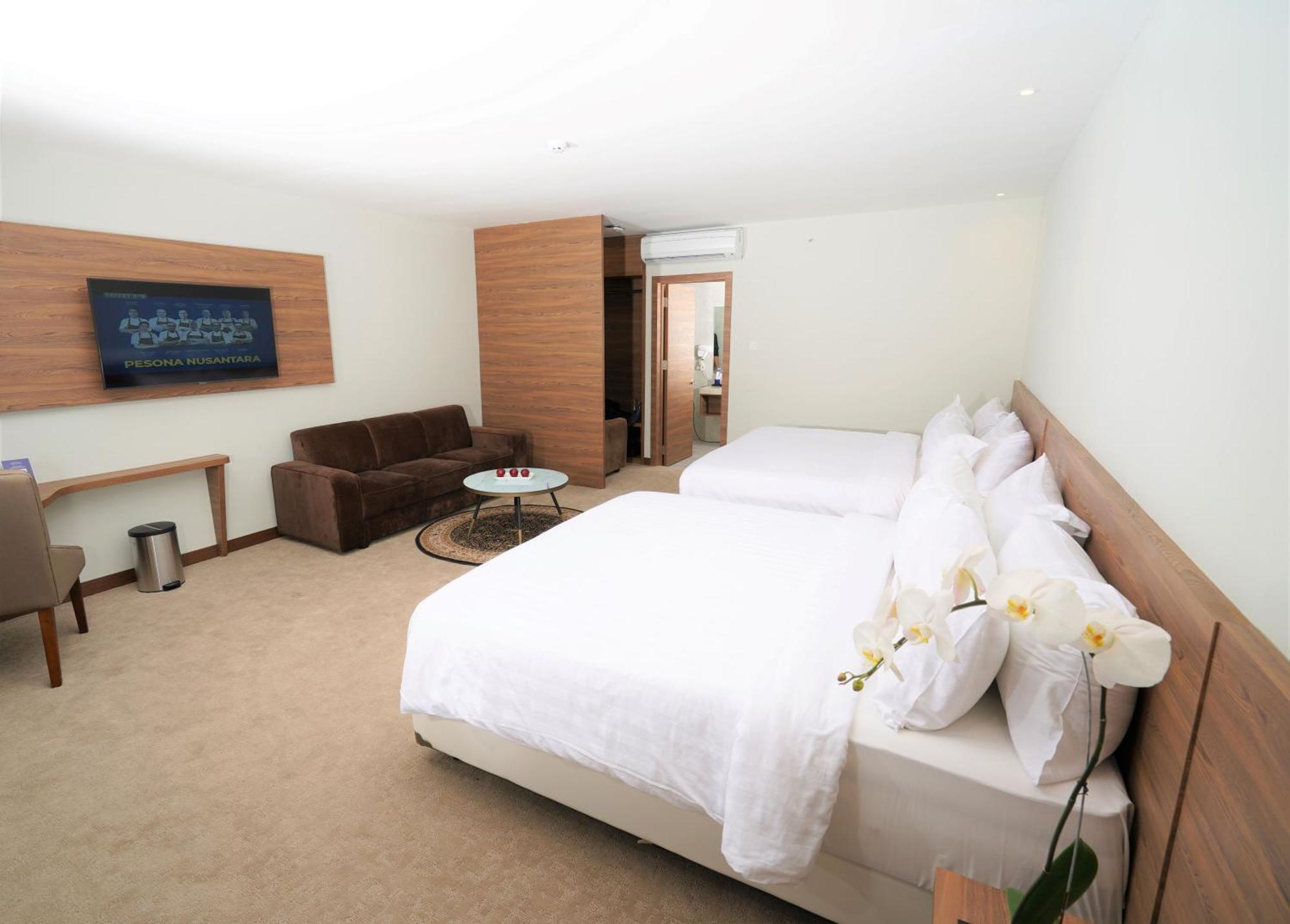 Aston Inn Pandanaran Semarang Exterior foto