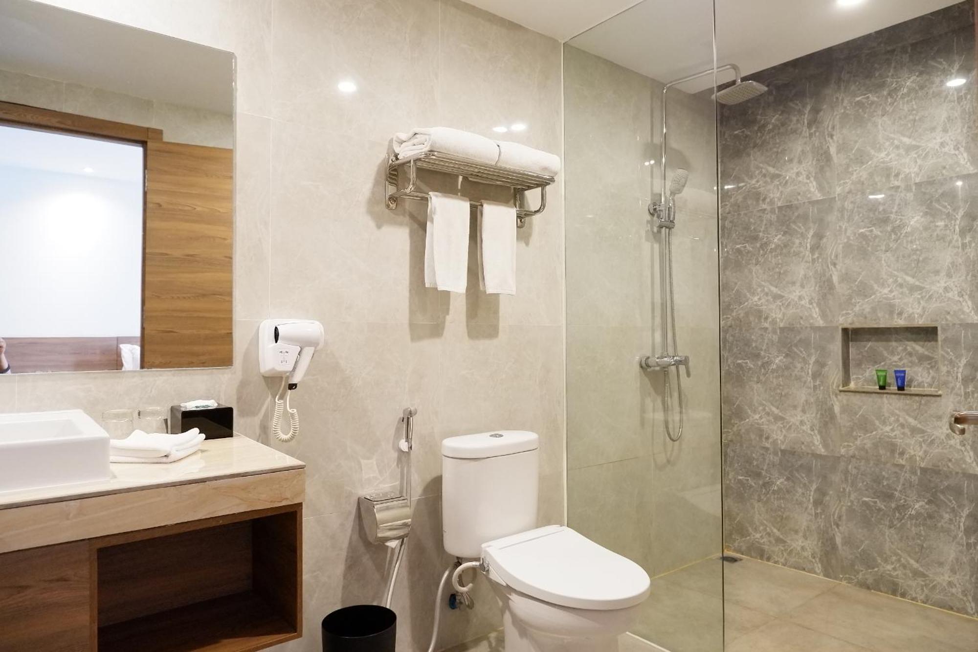 Aston Inn Pandanaran Semarang Exterior foto